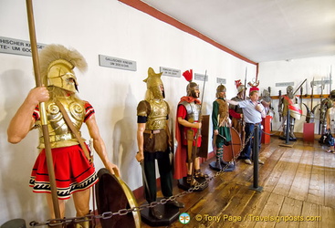 Marksburg Rüstkammer - Armoury with a rare collection of armours